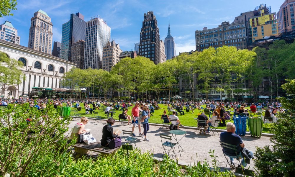 New,York,,Usa,-,May,10,,2018:,People,Relaxing,At